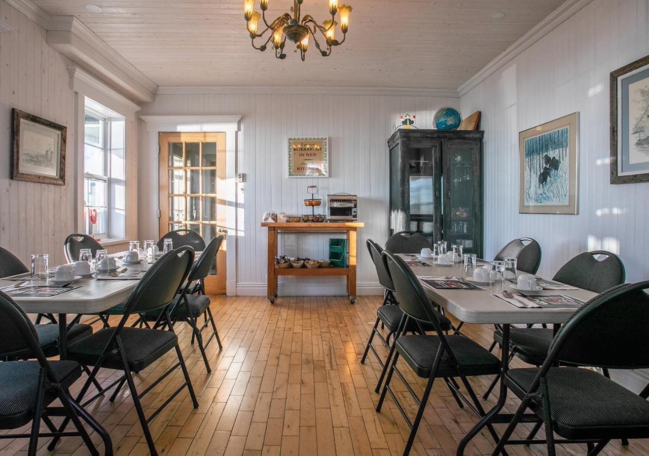 Auberge Chez Bass Hotel